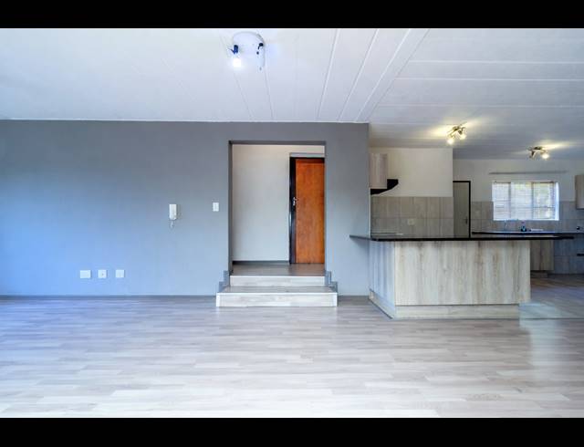 2 BEDROOM TOWNHOUSE FOR SALE IN ROODEKRANS